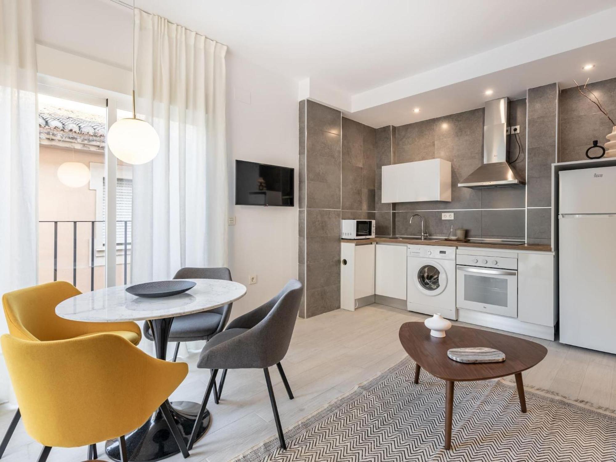 Central Stylish And Elegant 1 & 2 Bedroom Apartments I Гранада Экстерьер фото